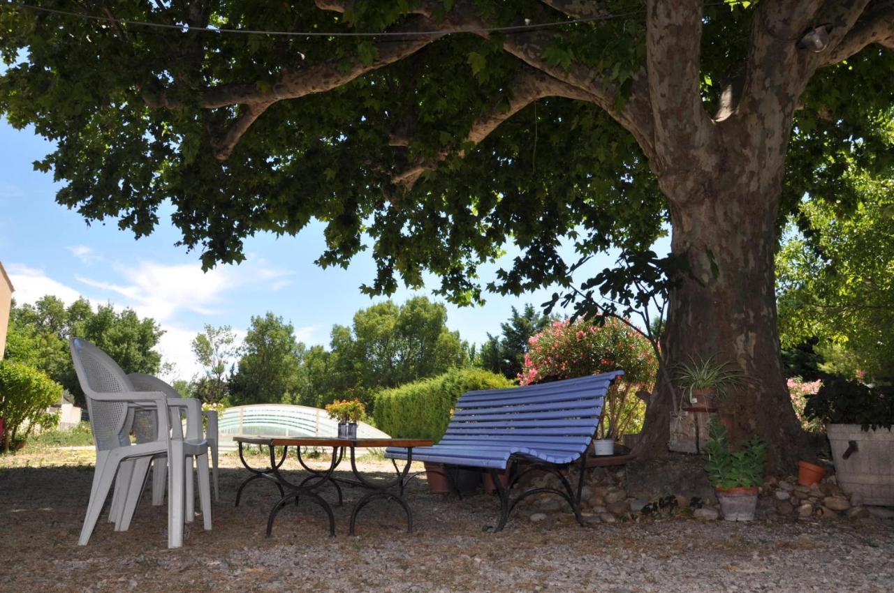 La Ferme De Tonton Jules Et Mame Julia Bed and Breakfast Entraigues-sur-la-Sorgue Buitenkant foto